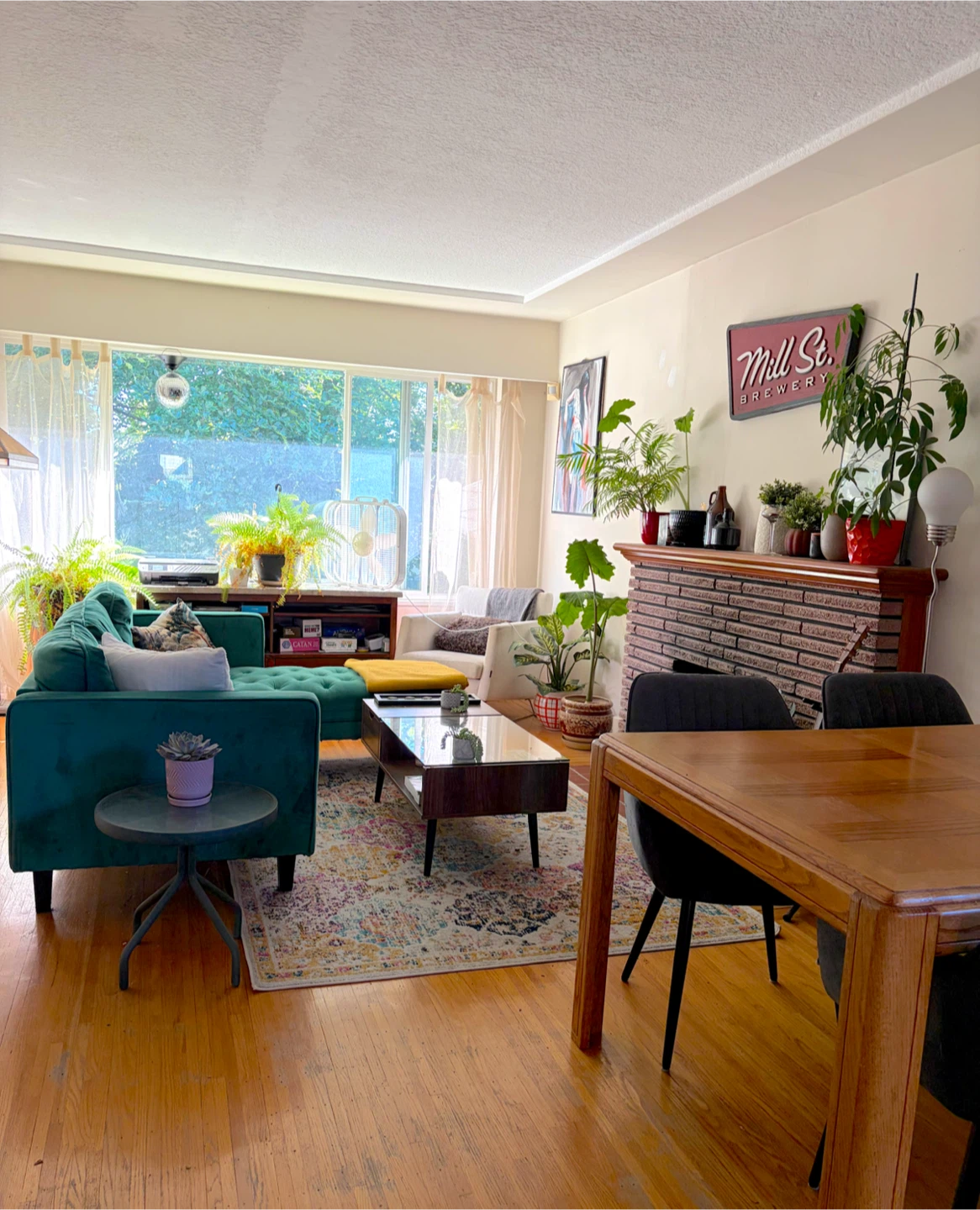 1 Quiet Bedroom in Beautiful Shared Home - photo 2