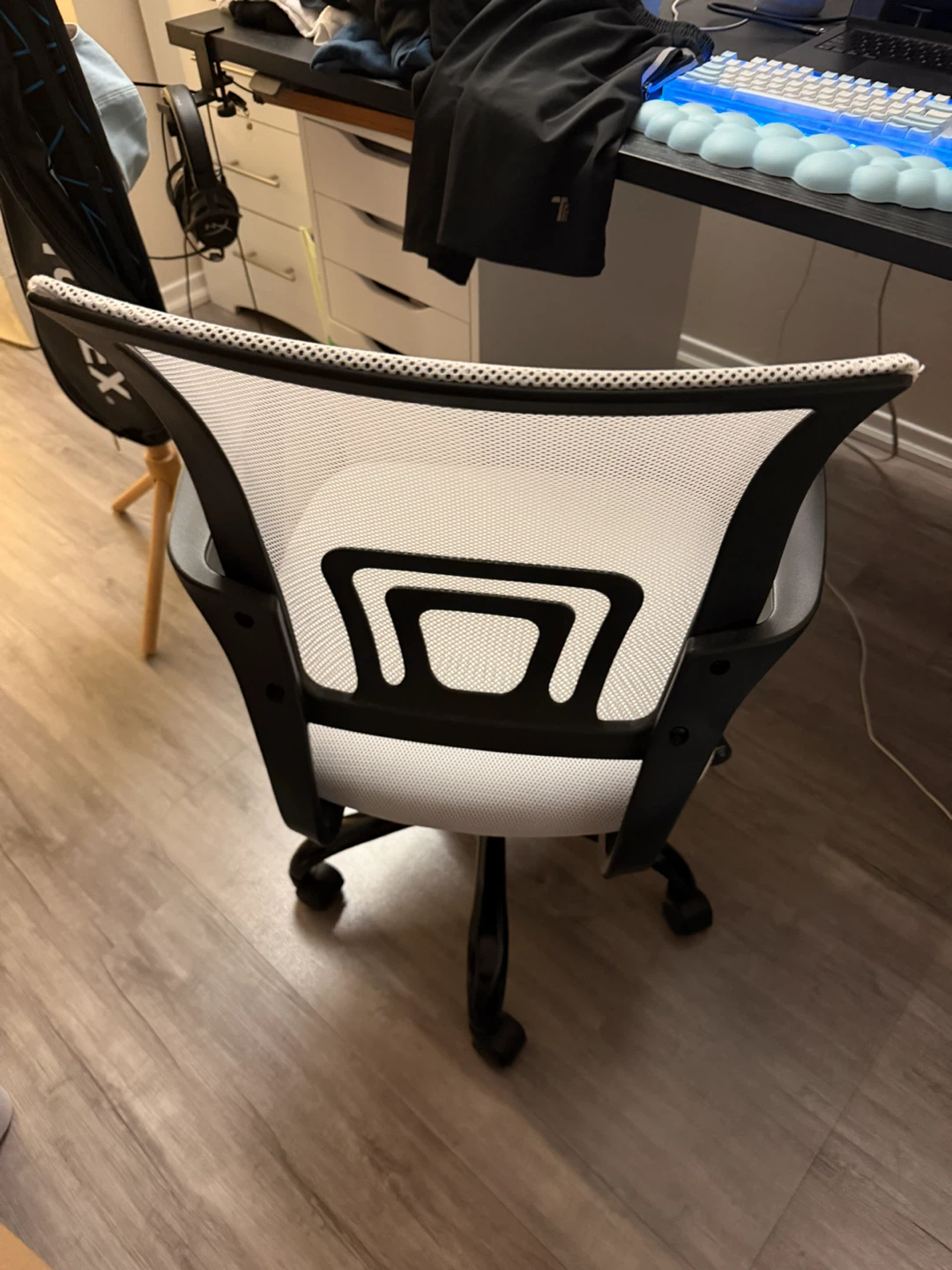 office chair with wheels - photo 2