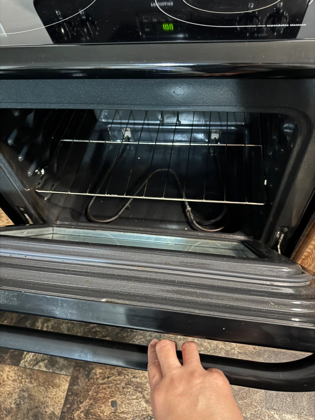 Frigidaire Electric Range with Oven - photo 3