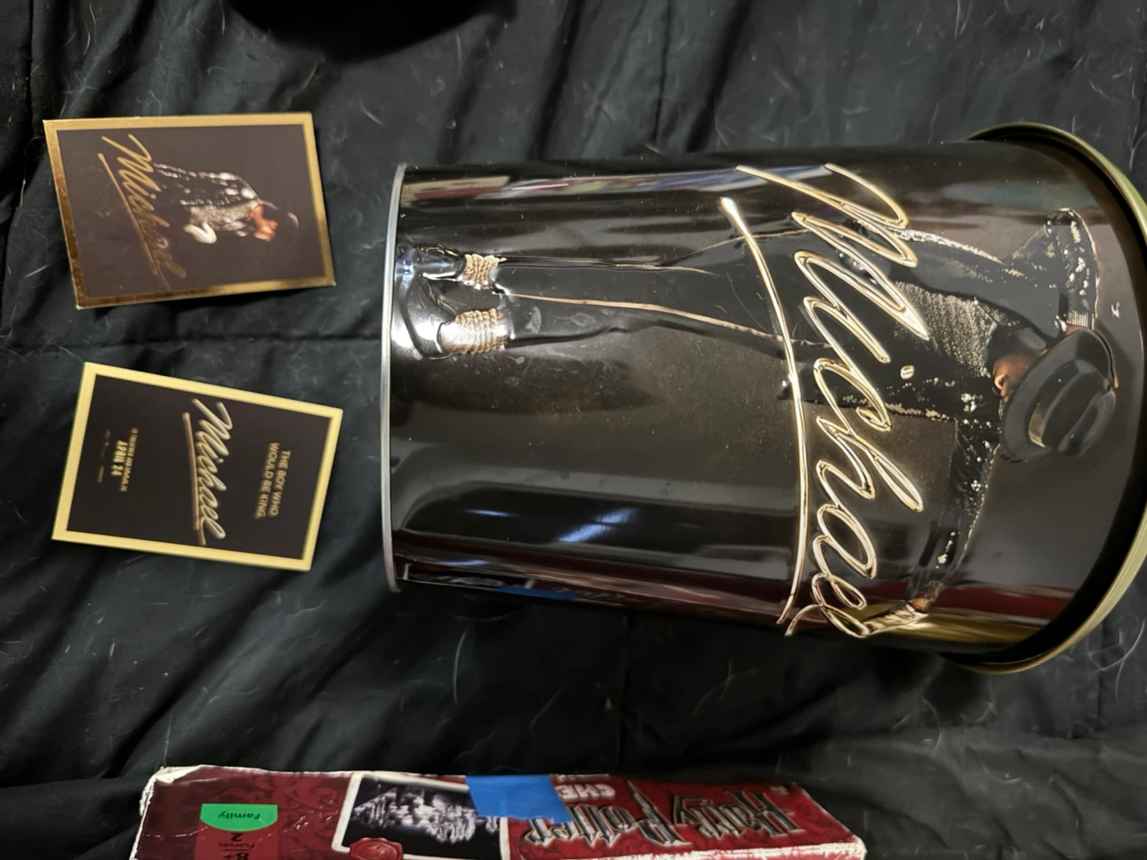 Michael Jackson collectible popcorn bucket and cards - photo 2
