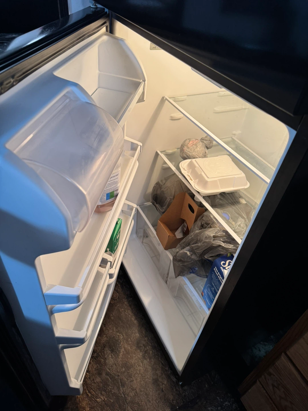 Amana Black Refrigerator - photo 3