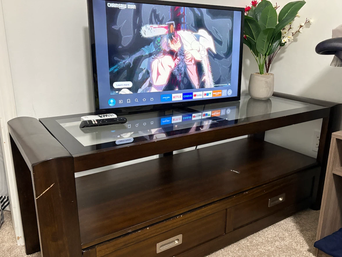 Insignia Fire TV 32 inch + TV stand - photo 2