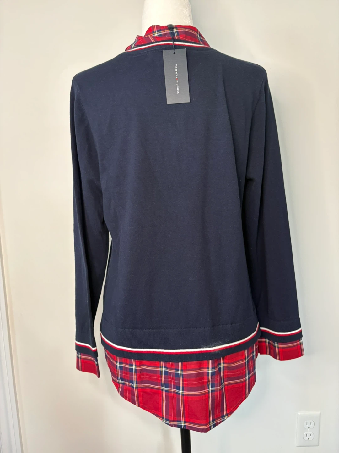 M - New with Tag! Tommy Hilfiger Navy Blue Plaid Sweater - photo 2