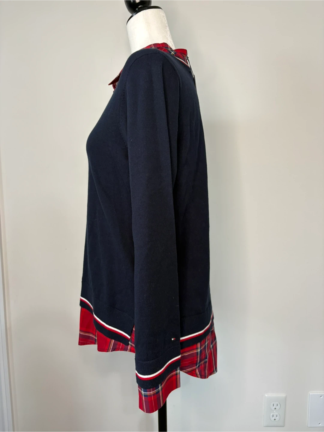 M - New with Tag! Tommy Hilfiger Navy Blue Plaid Sweater - photo 3