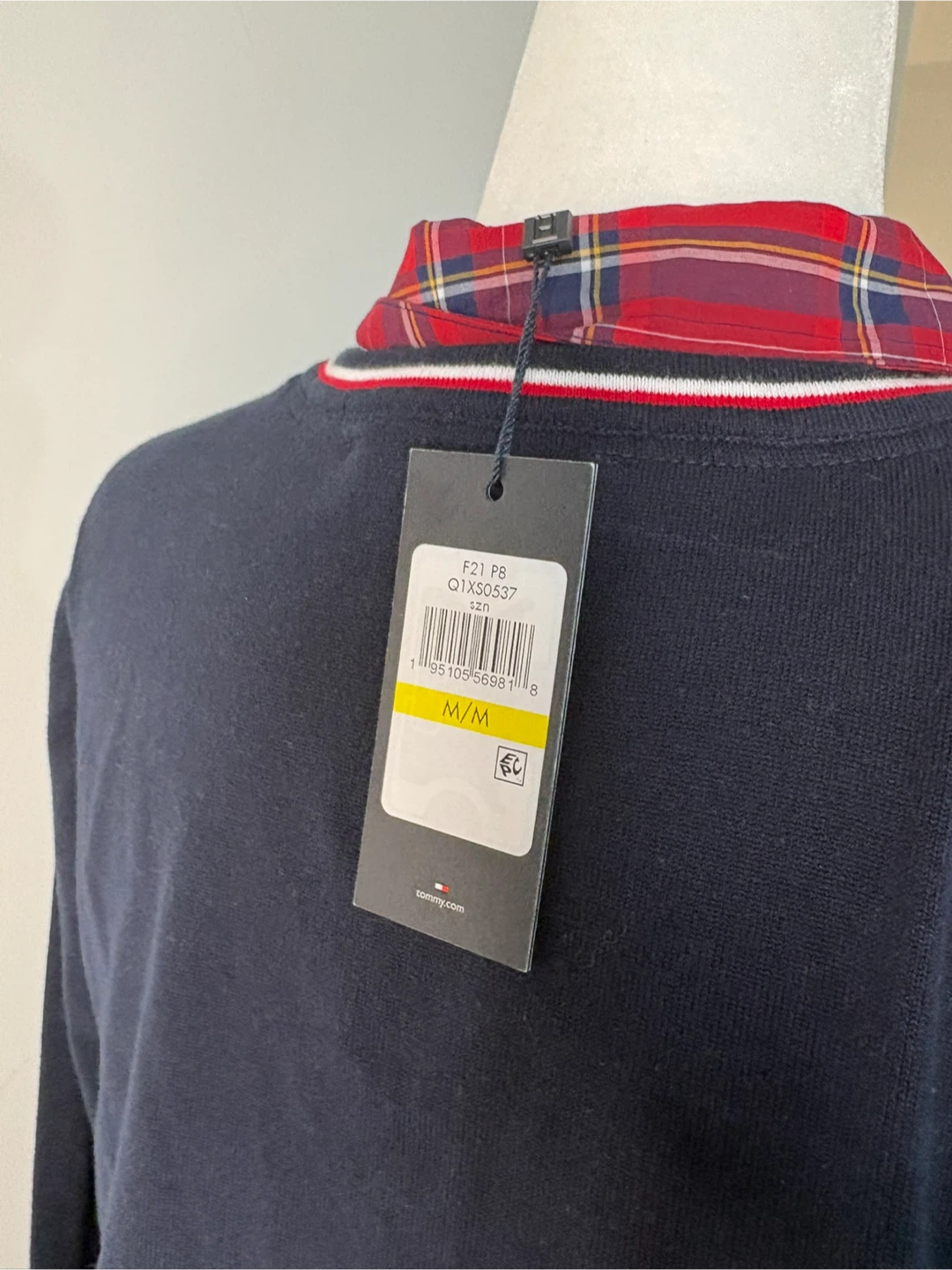 M - New with Tag! Tommy Hilfiger Navy Blue Plaid Sweater - photo 5