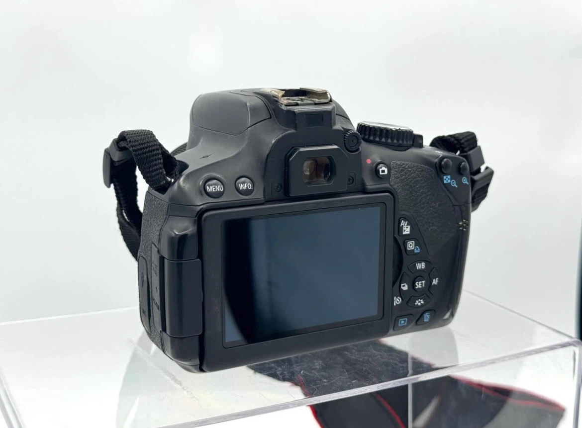 Canon EOS Rebel T4i with EF 50mm f1.8 STM Lens - photo 2