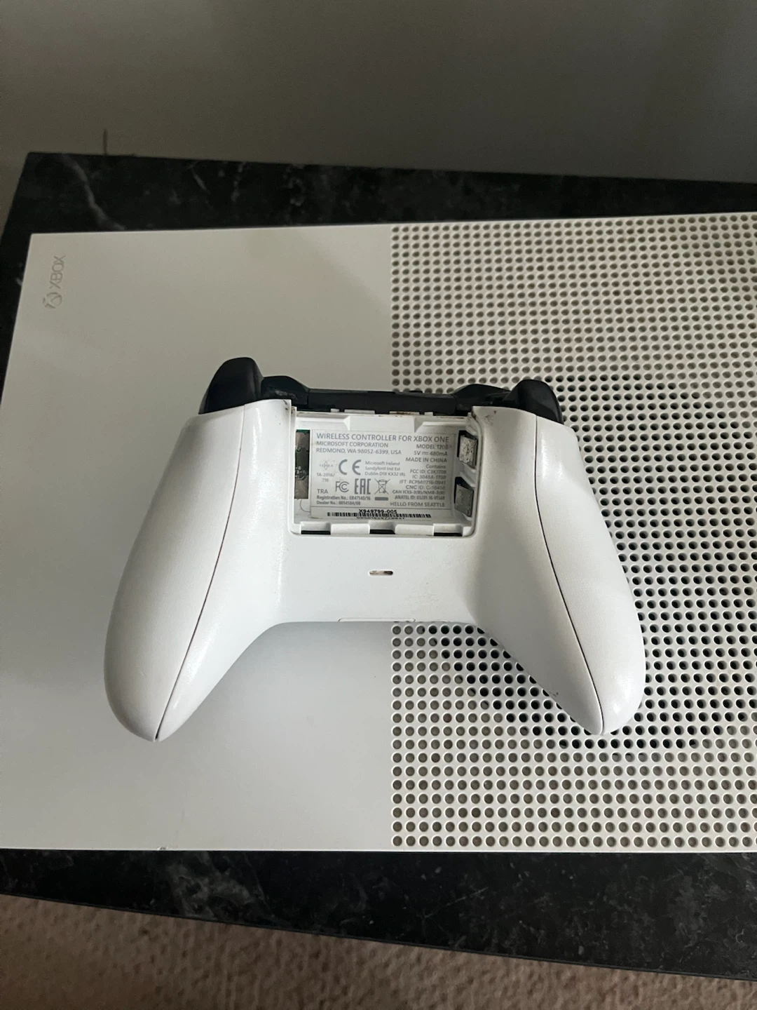 Xbox one S 1 terabyte - photo 2