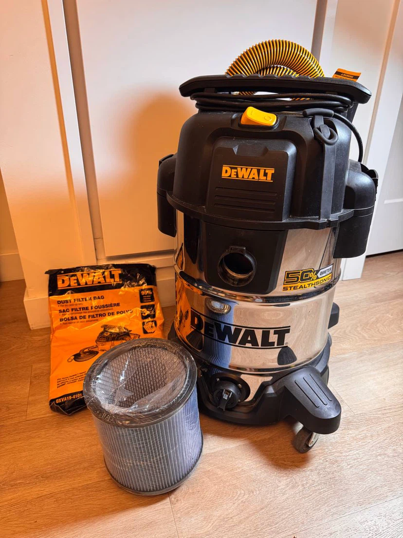 DEWALT 10 Gallon Wet/Dry Vacuum + New Filter & Bags