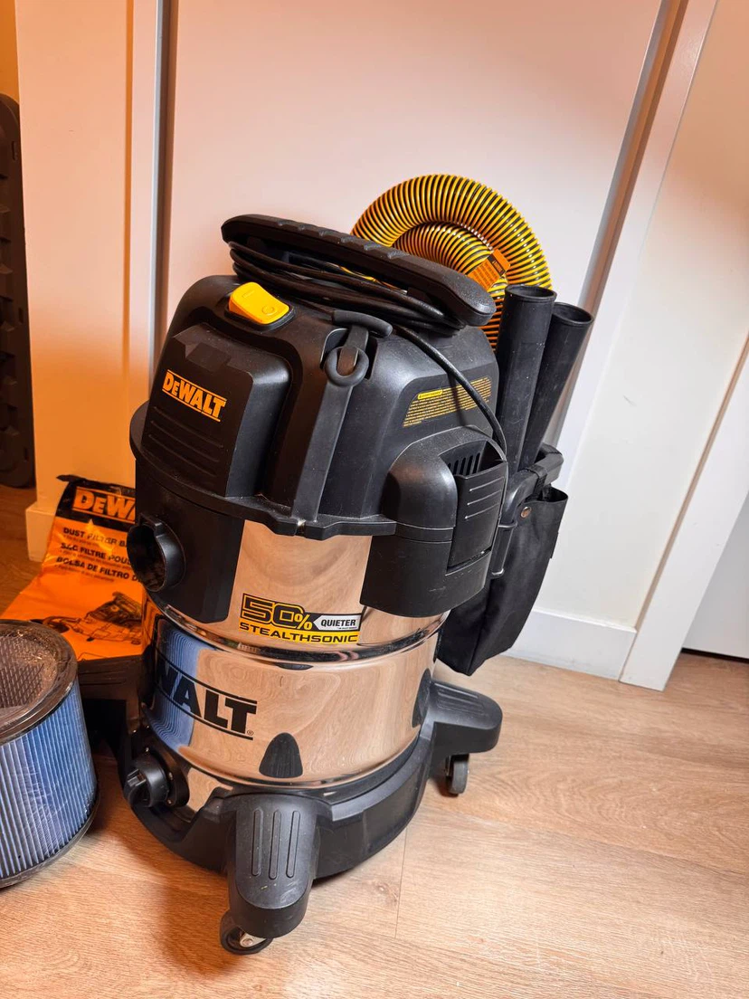 DEWALT 10 Gallon Wet/Dry Vacuum + New Filter & Bags - photo 2