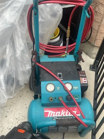 Makita 3.0 HP, 5.2 Gal (19.7L) Portable Air Compressor