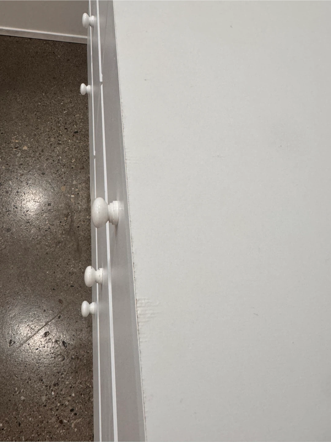 White 6-Drawer Dresser - photo 3
