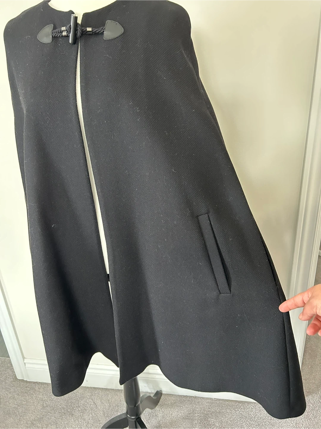 Brand NEW with TAG!  ZARA Black Cape with Toggle Closure - photo 3