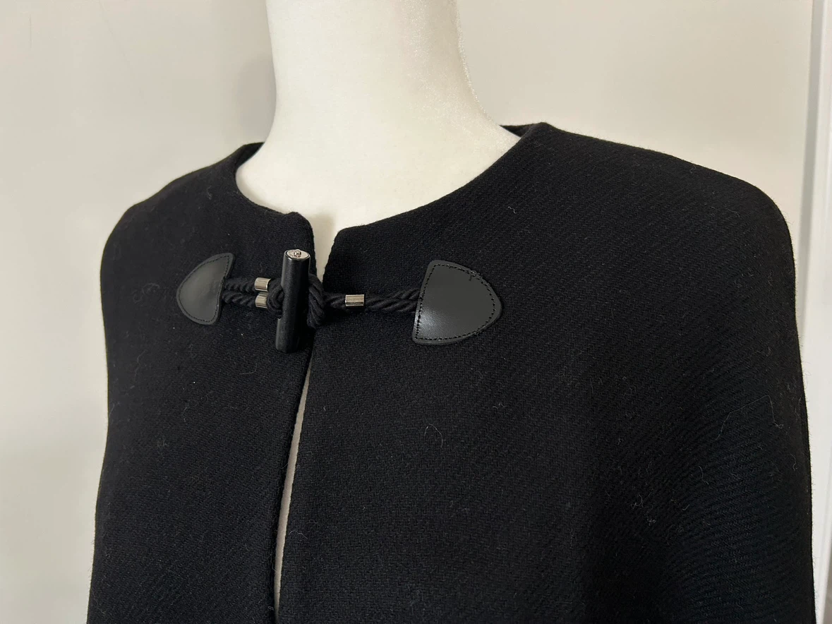 Brand NEW with TAG!  ZARA Black Cape with Toggle Closure - photo 4