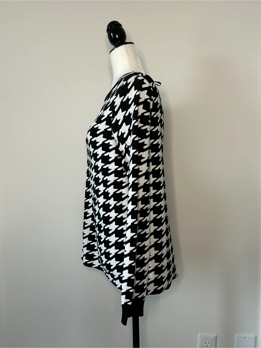 M - Like NEW! Women's Houndstooth Long Sleeve Sweater - photo 2