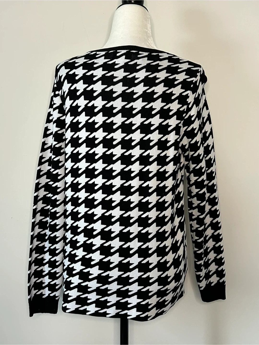 M - Like NEW! Women's Houndstooth Long Sleeve Sweater - photo 3