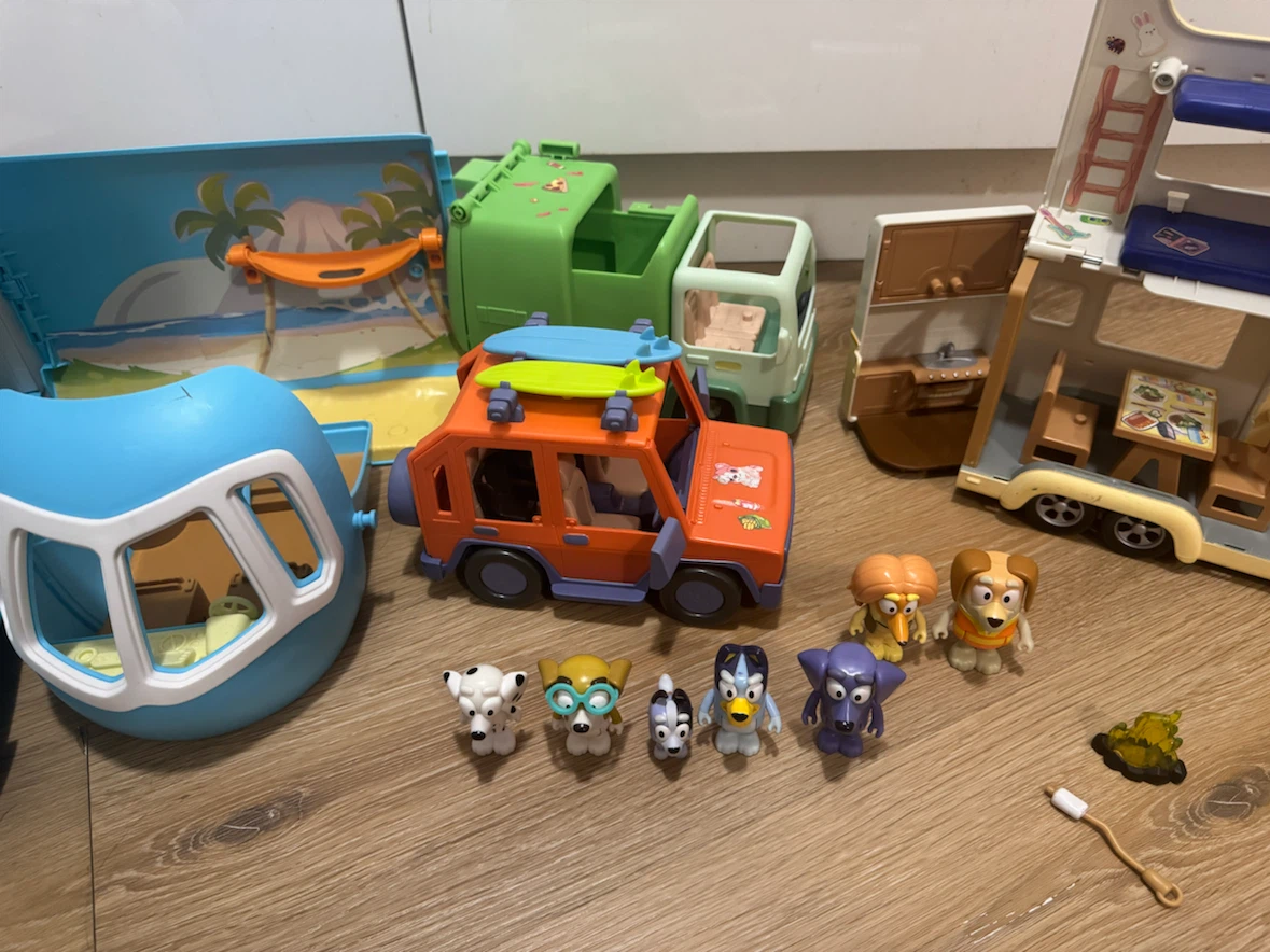 Bluey and Friends Lot Set - photo 4
