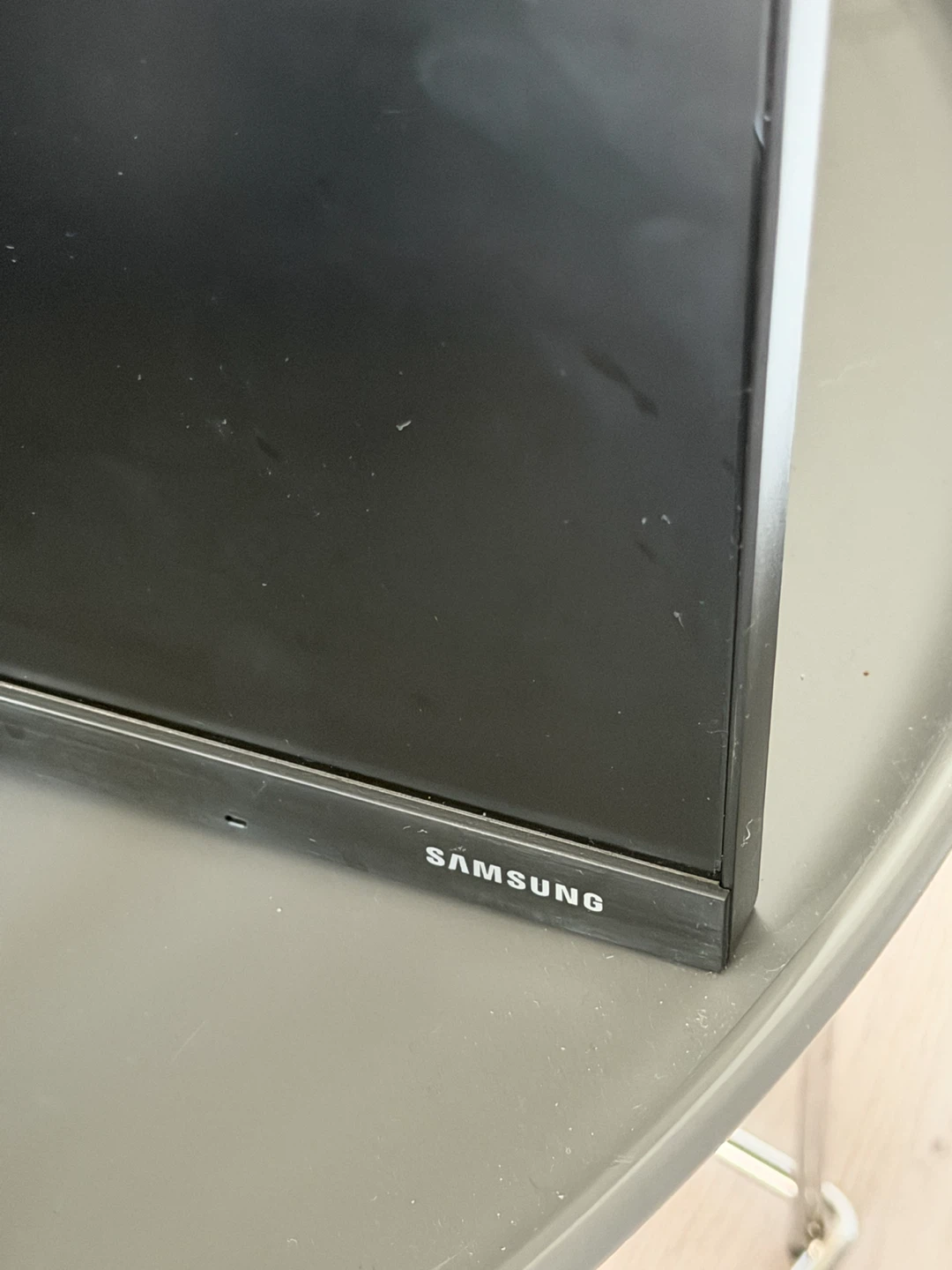 2x Samsung 24 inch Monitors with Dual Arm Desk Mount - photo 5