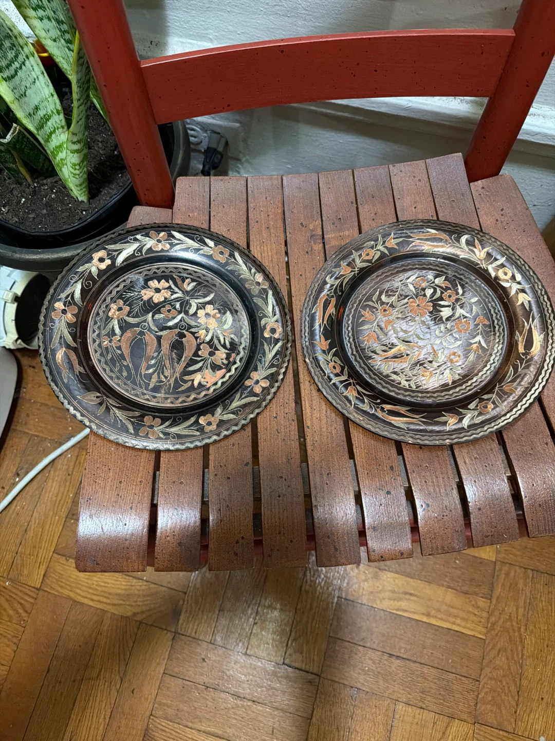 Vintage Decorative Plates (Set of 2)