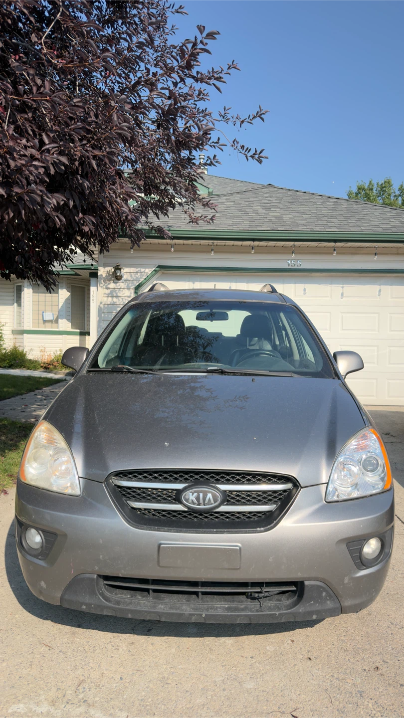 2009 Kia Rondo - 7 seats