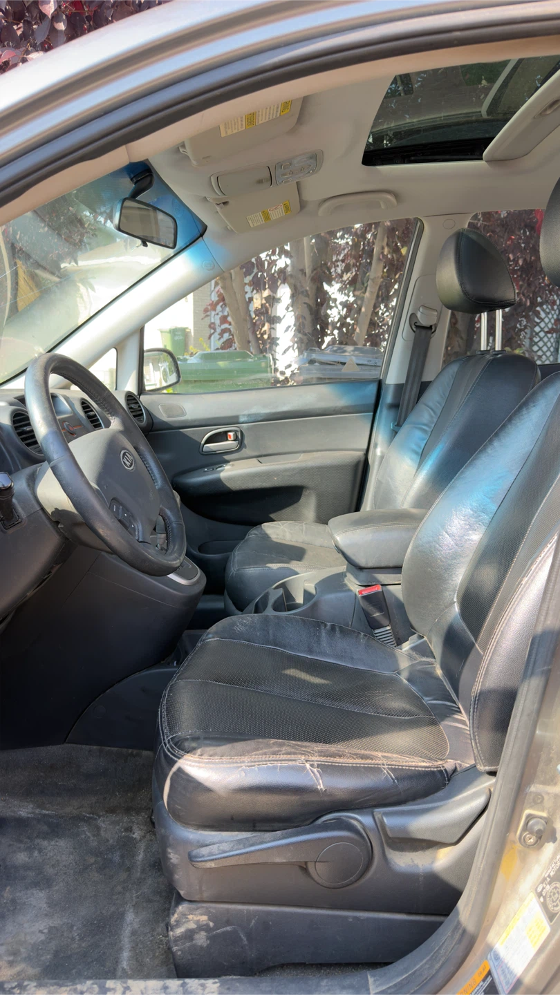 2009 Kia Rondo - 7 seats - photo 5