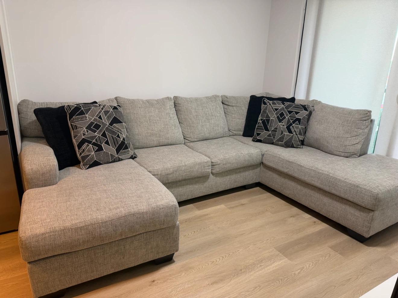 Benchcraft Megginson Storm 2-Piece Sectional with Chaise