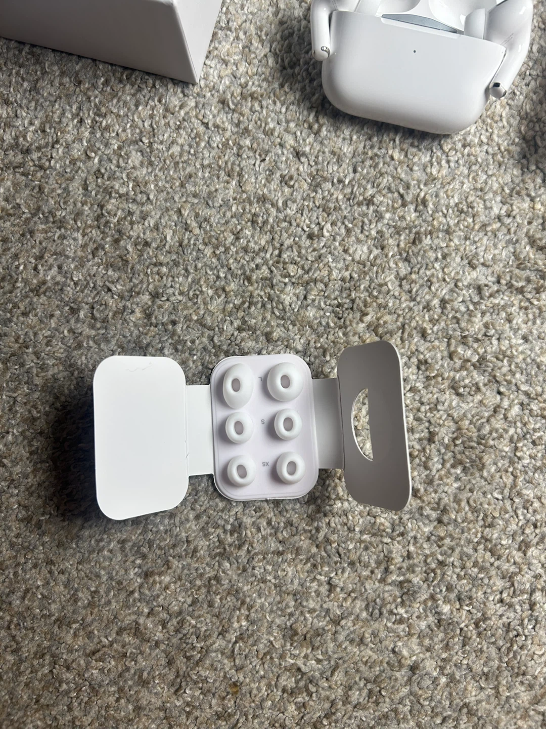 Apple AirPods Pro 2nd Gen with MagSafe Case USB-C - photo 2