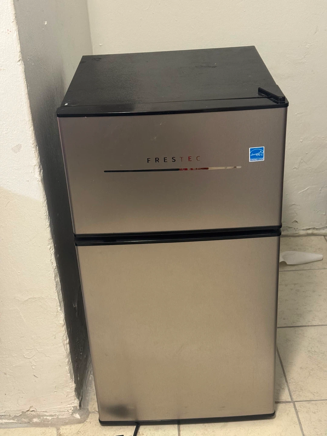 Frestec Mini Fridge