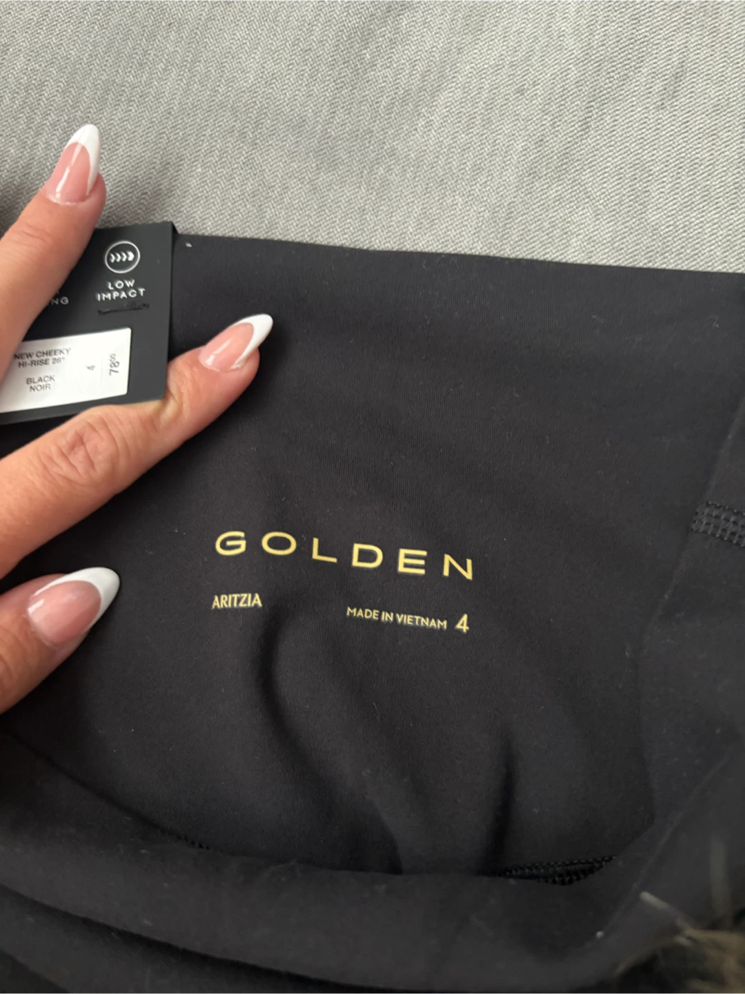 Aritzia Golden Butter Cheeky Hi-Rise Leggings Black Size 4 - photo 5