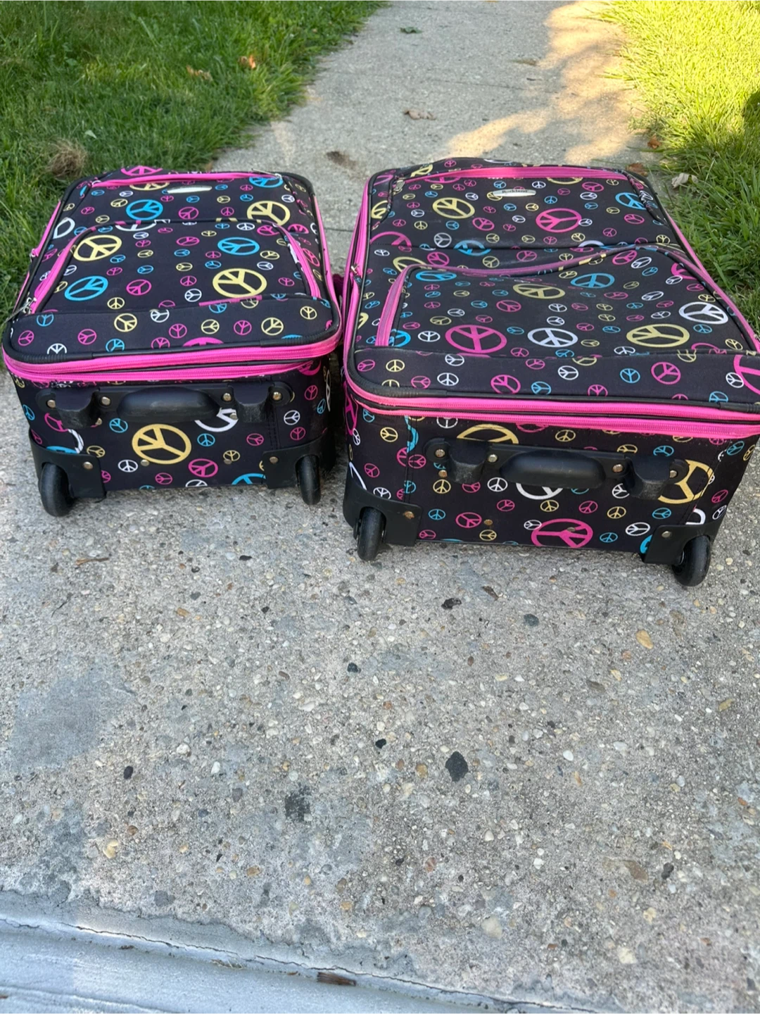 Set of 2 Peace Sign Rolling Suitcases - photo 3