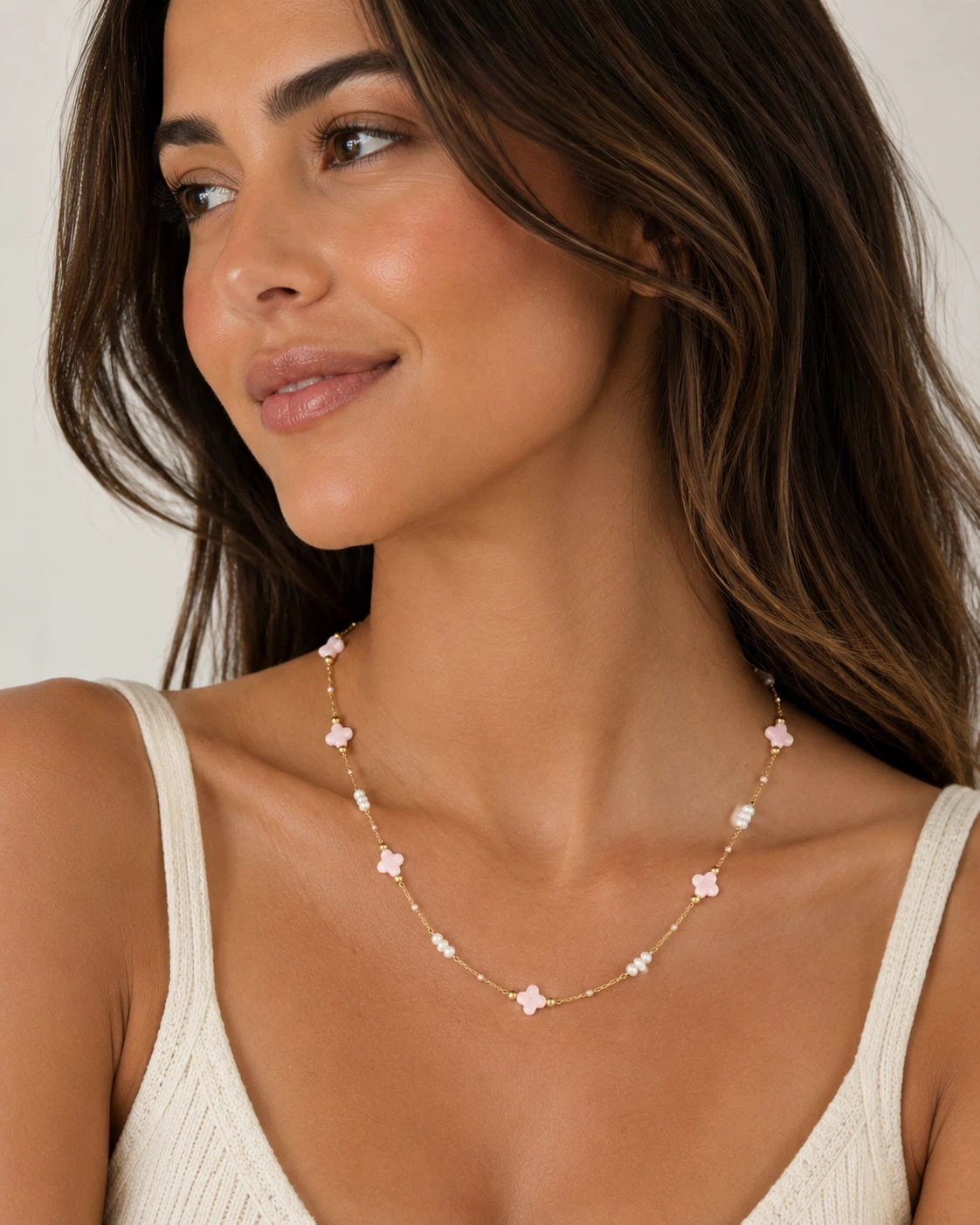 Gold-tone necklace with pink clover  and pearl beads - photo 3