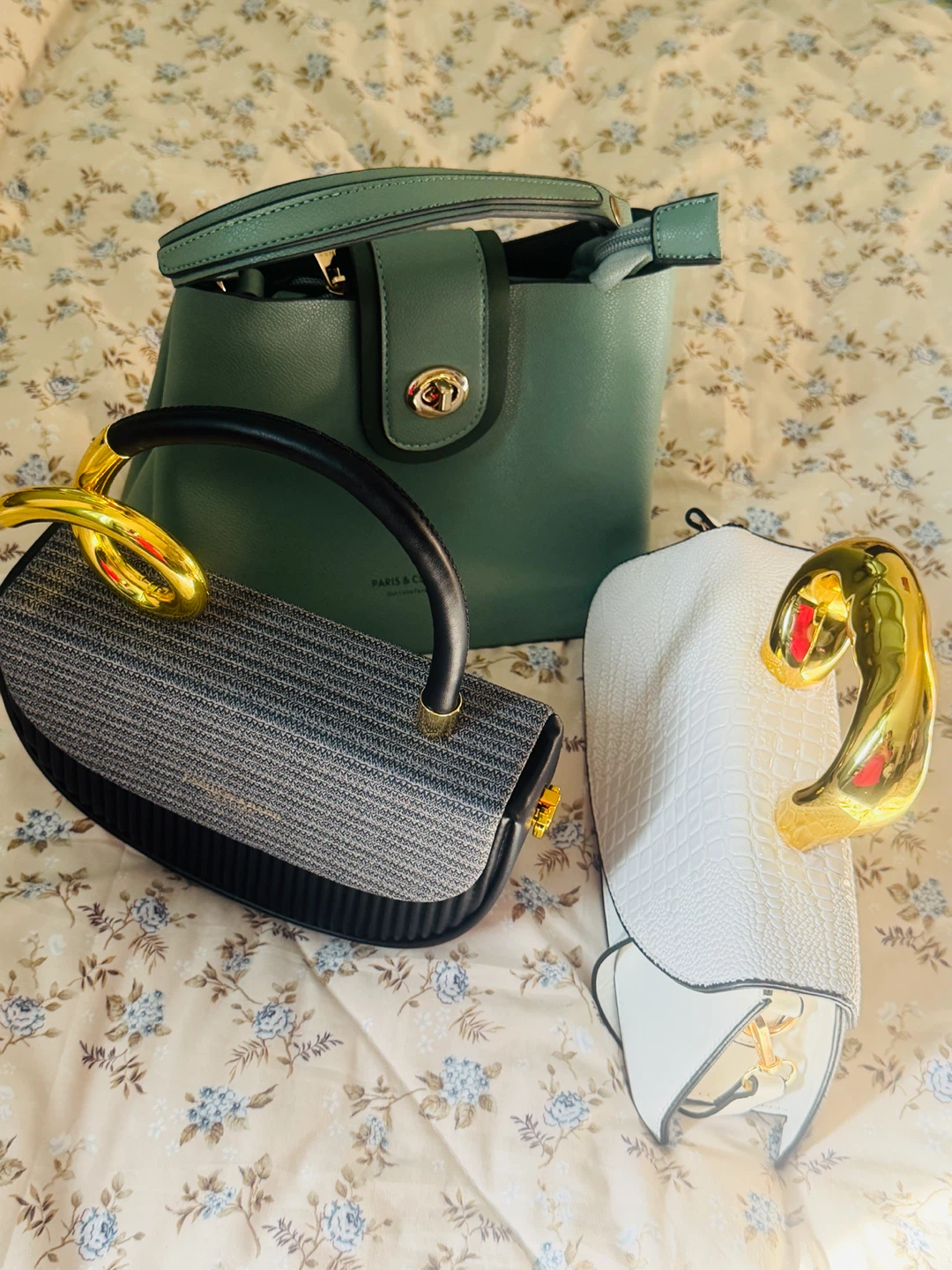 Paris & Classic handbag and assorted fashion purses - photo 3