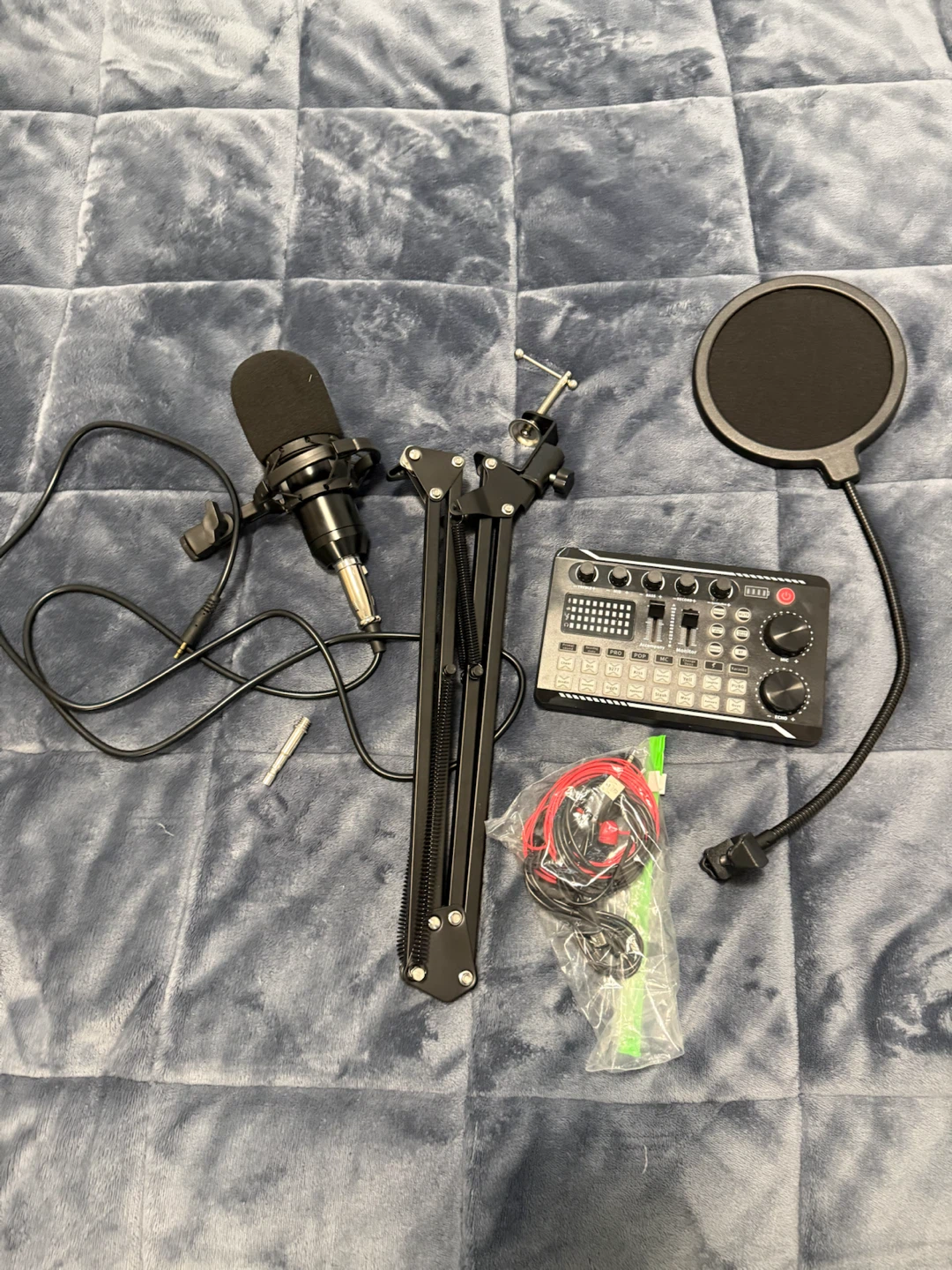 Podcast USB Microphone and Sound Card Kit - photo 2