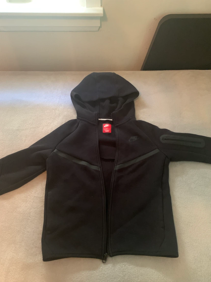 Black nike tech Youth L (147-158 cm)
