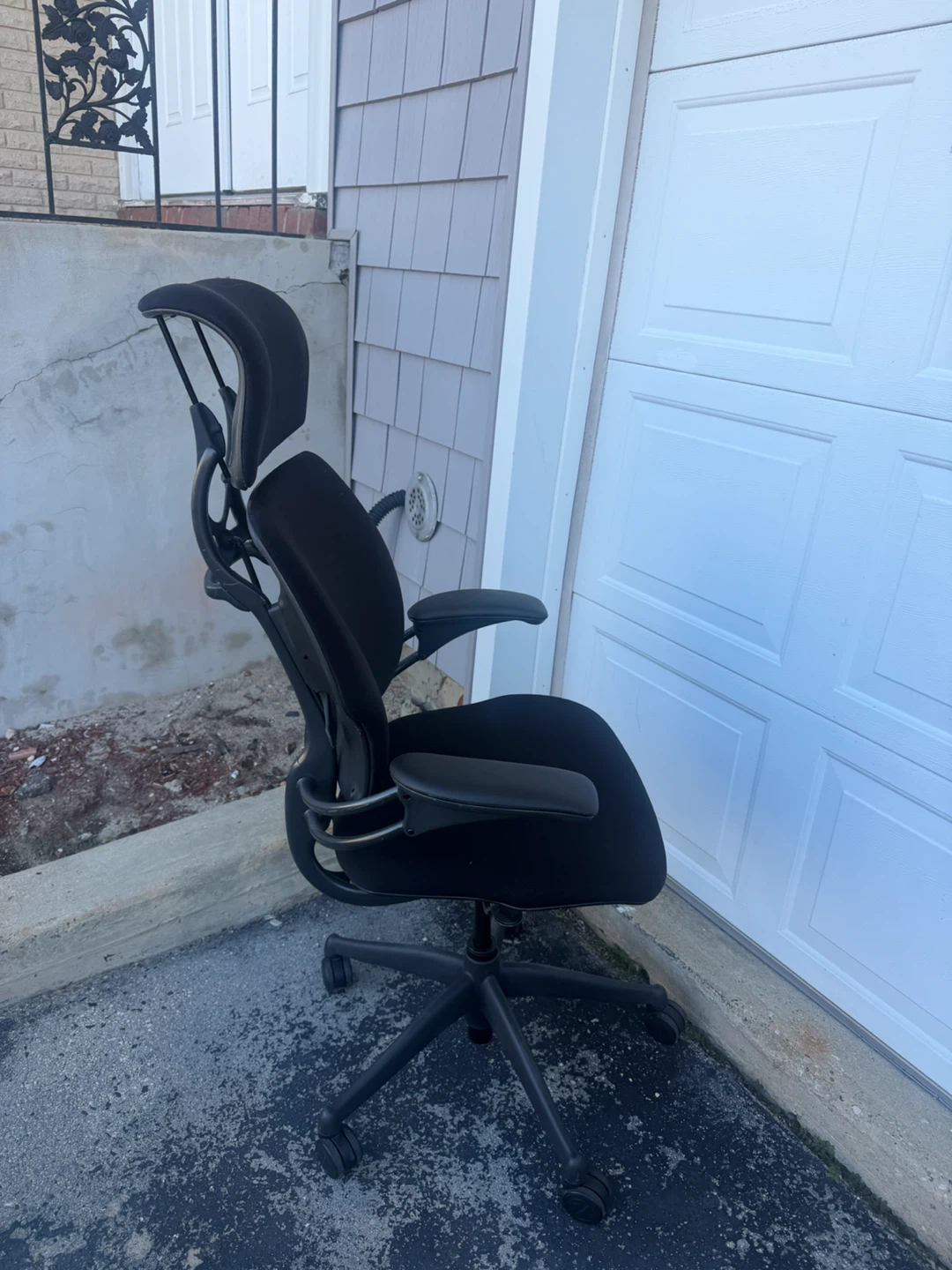 Humanscale freedom high back chair with headrest - photo 3