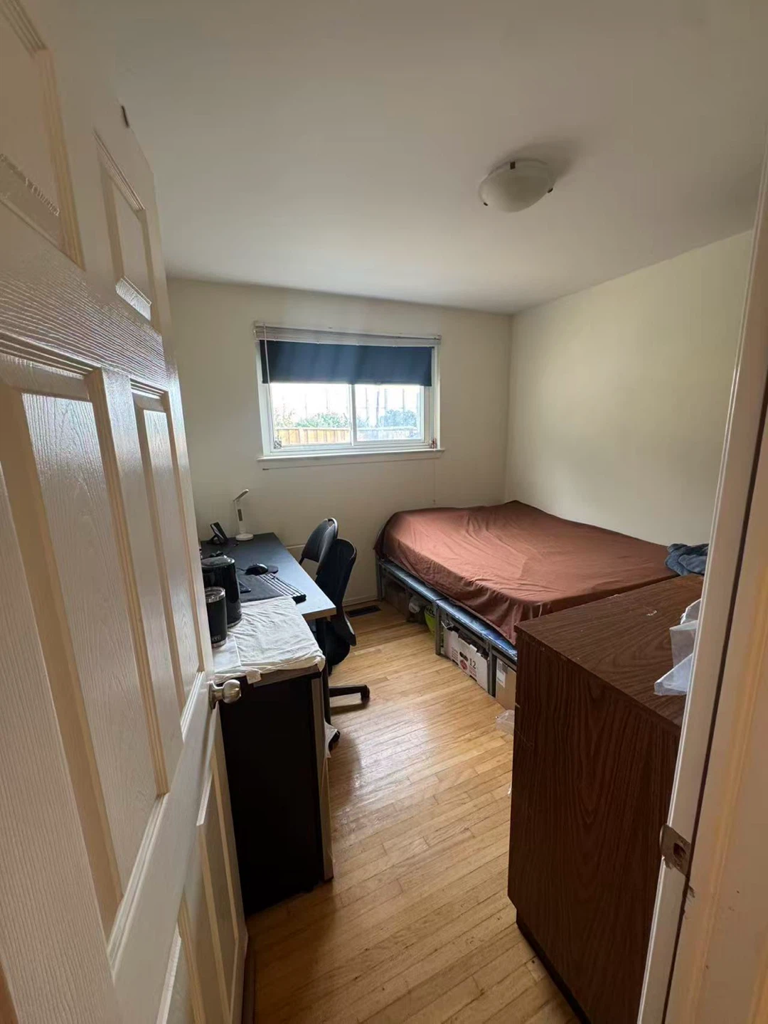 Sheppard/Midland suite bedroom(main floor) with private washroom