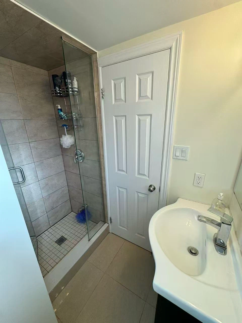 Sheppard/Midland suite bedroom(main floor) with private washroom - photo 4
