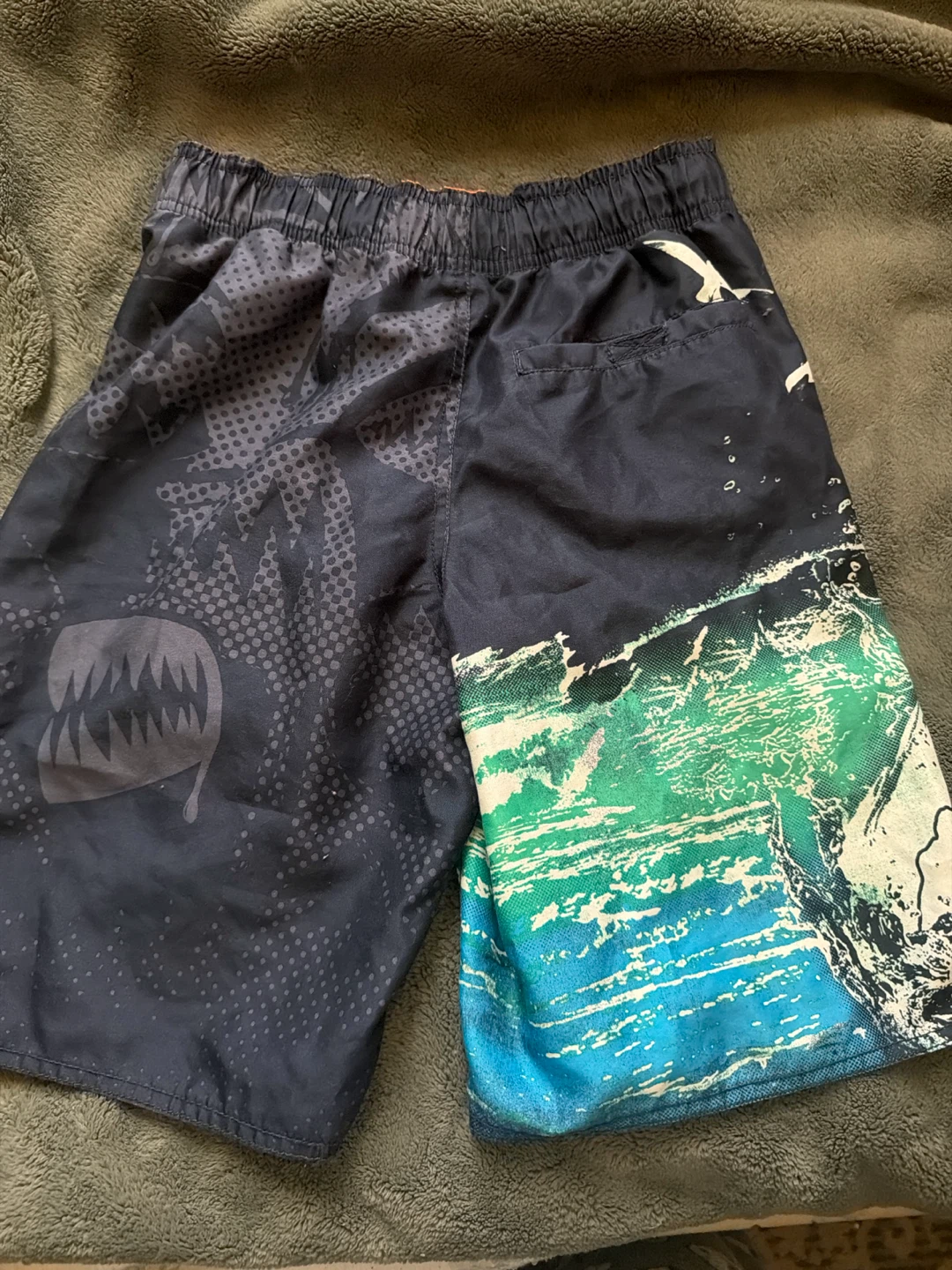 Old Navy shark print swim shorts size 8 (Medium) - photo 2