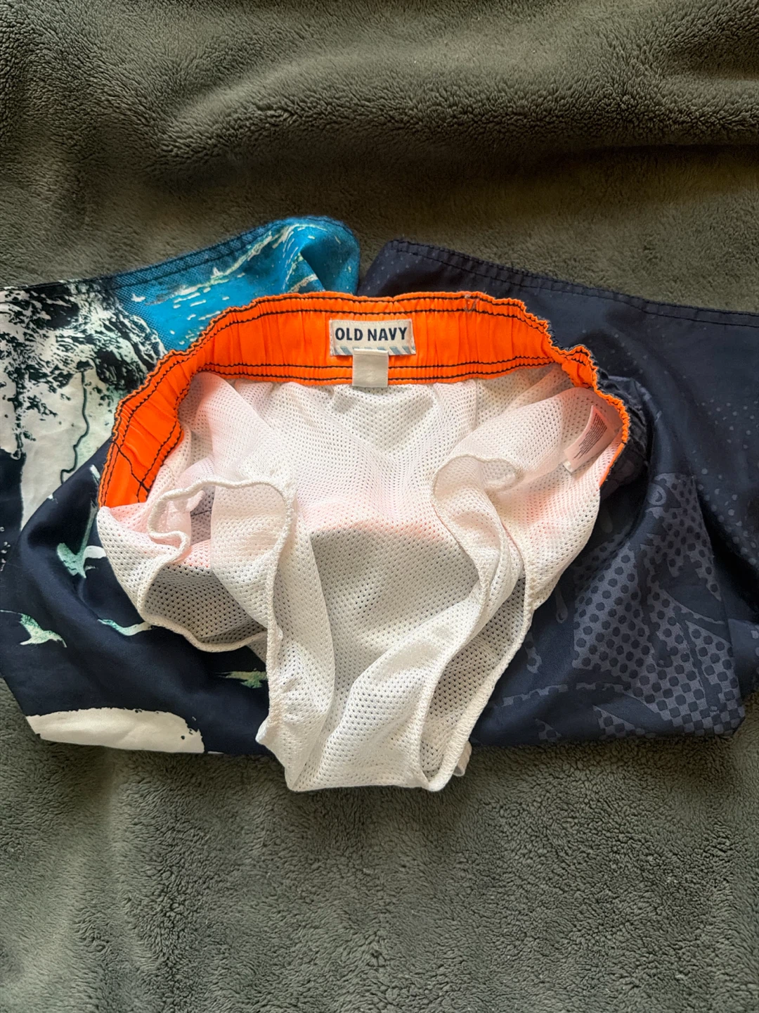 Old Navy shark print swim shorts size 8 (Medium) - photo 3