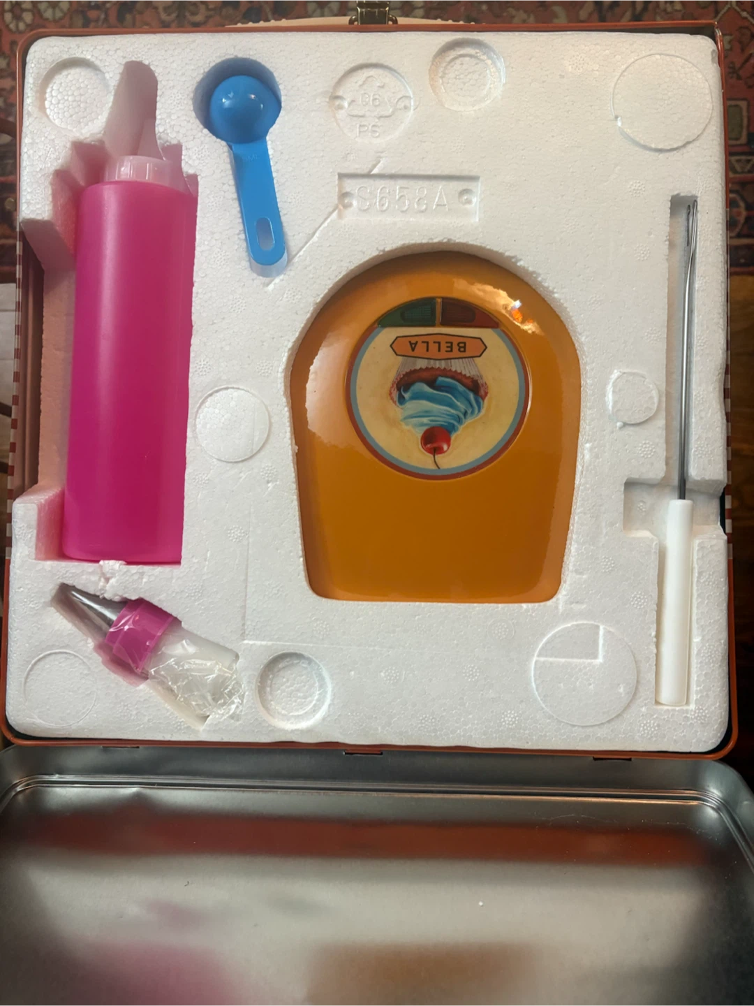 BELLA Cupcake Decorating Kit Tin - photo 2