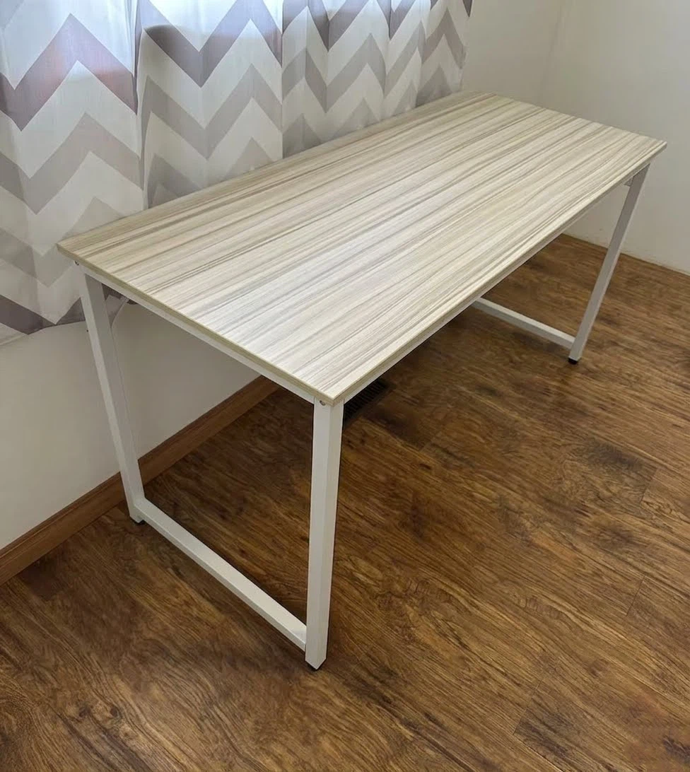 Modern Wood Grain Desk - like 🆕