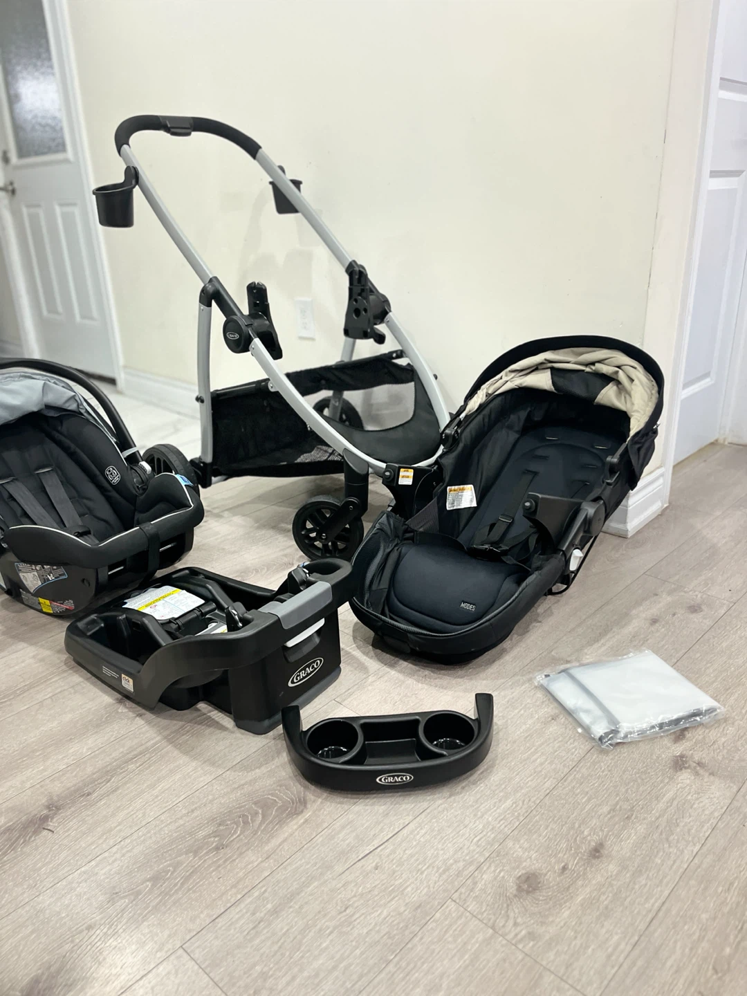 Like new Graco Travel System Stroller and Car Seat