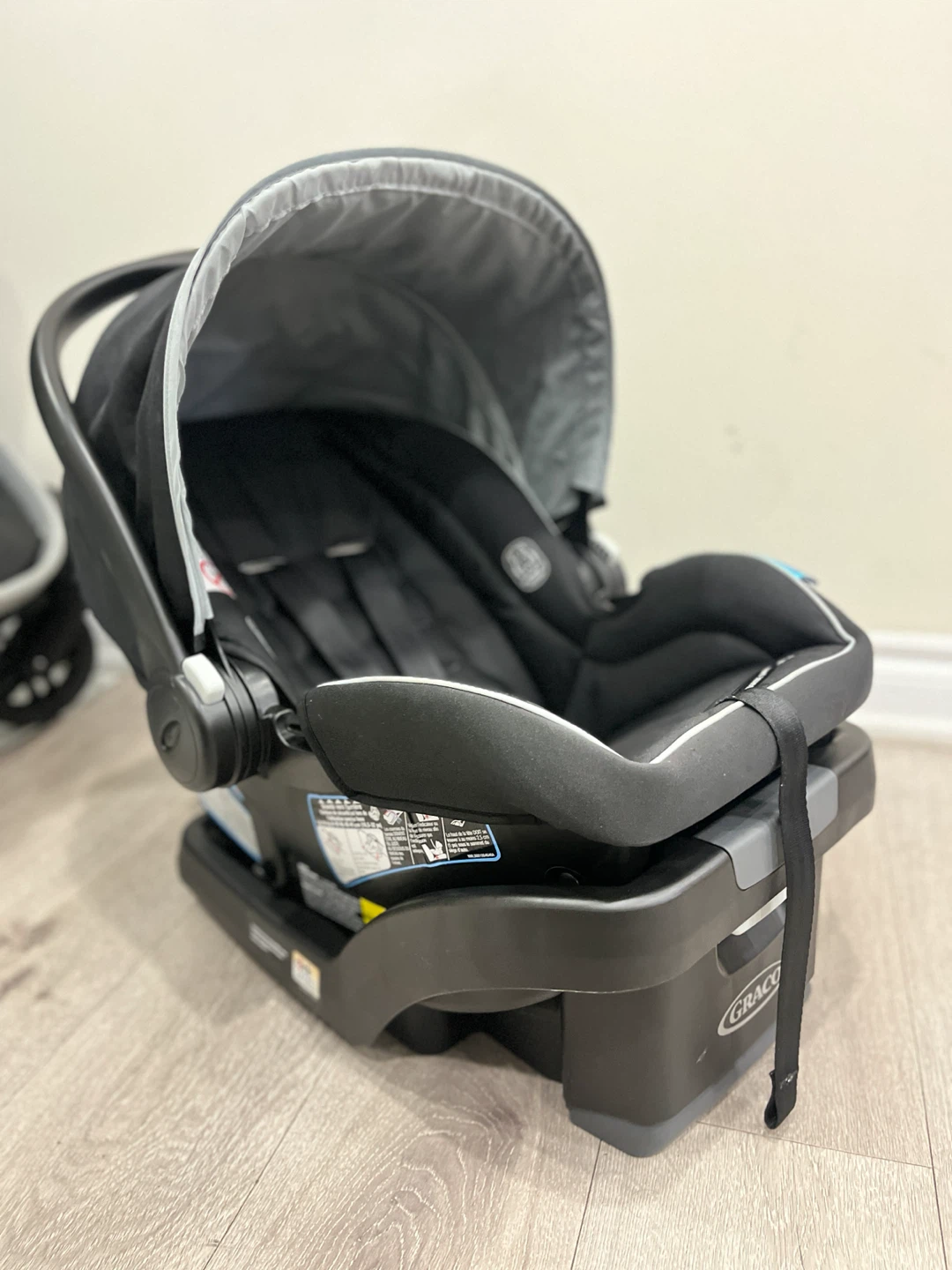 Like new Graco Travel System Stroller and Car Seat - photo 3