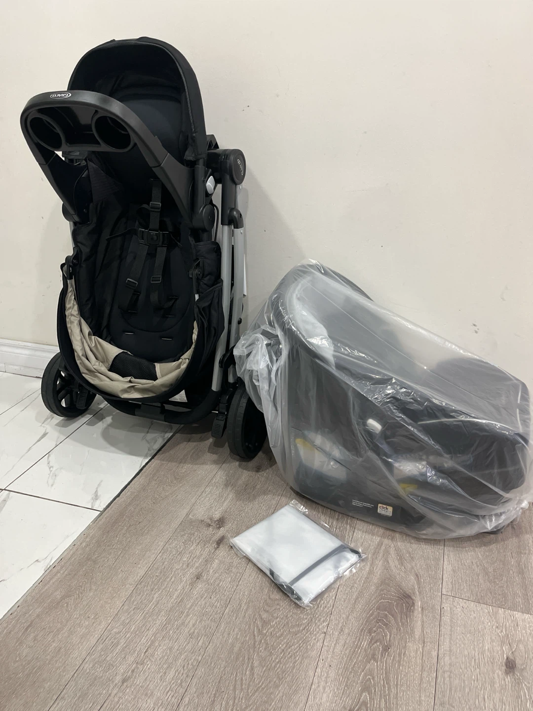Like new Graco Travel System Stroller and Car Seat - photo 4