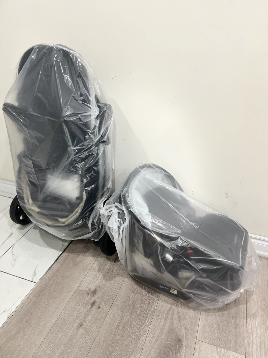 Like new Graco Travel System Stroller and Car Seat - photo 5