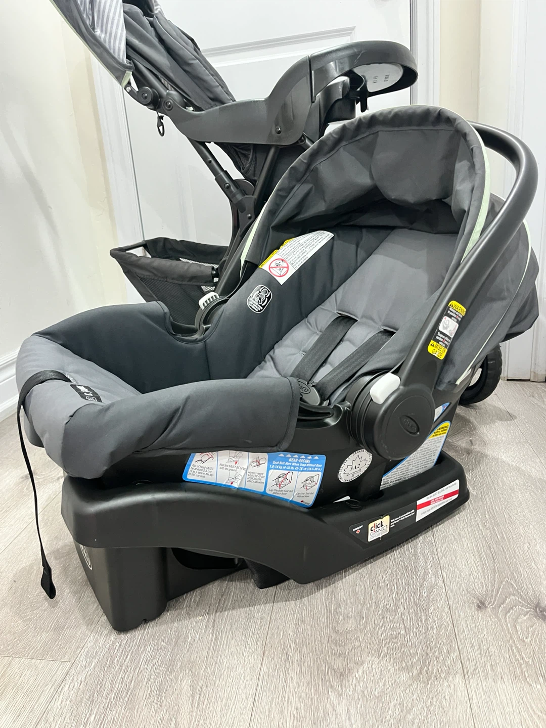 Like new Graco SnugRide 30 Car Seat and Stroller Travel System - photo 2