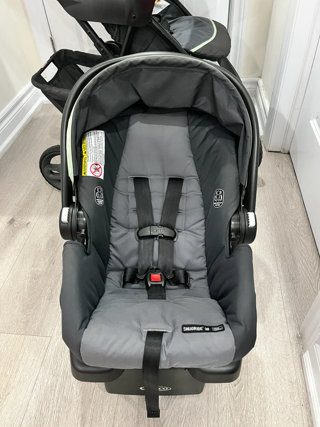 Like new Graco SnugRide 30 Car Seat and Stroller Travel System - photo 3