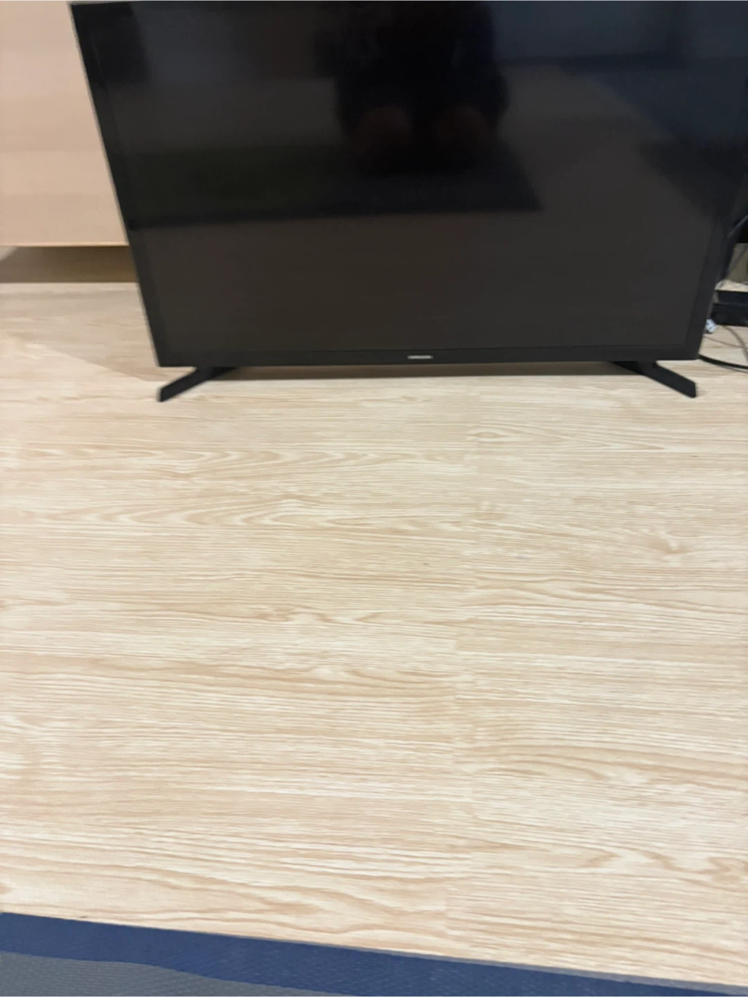 Samsung 32" HD  TV UN32J4000AF