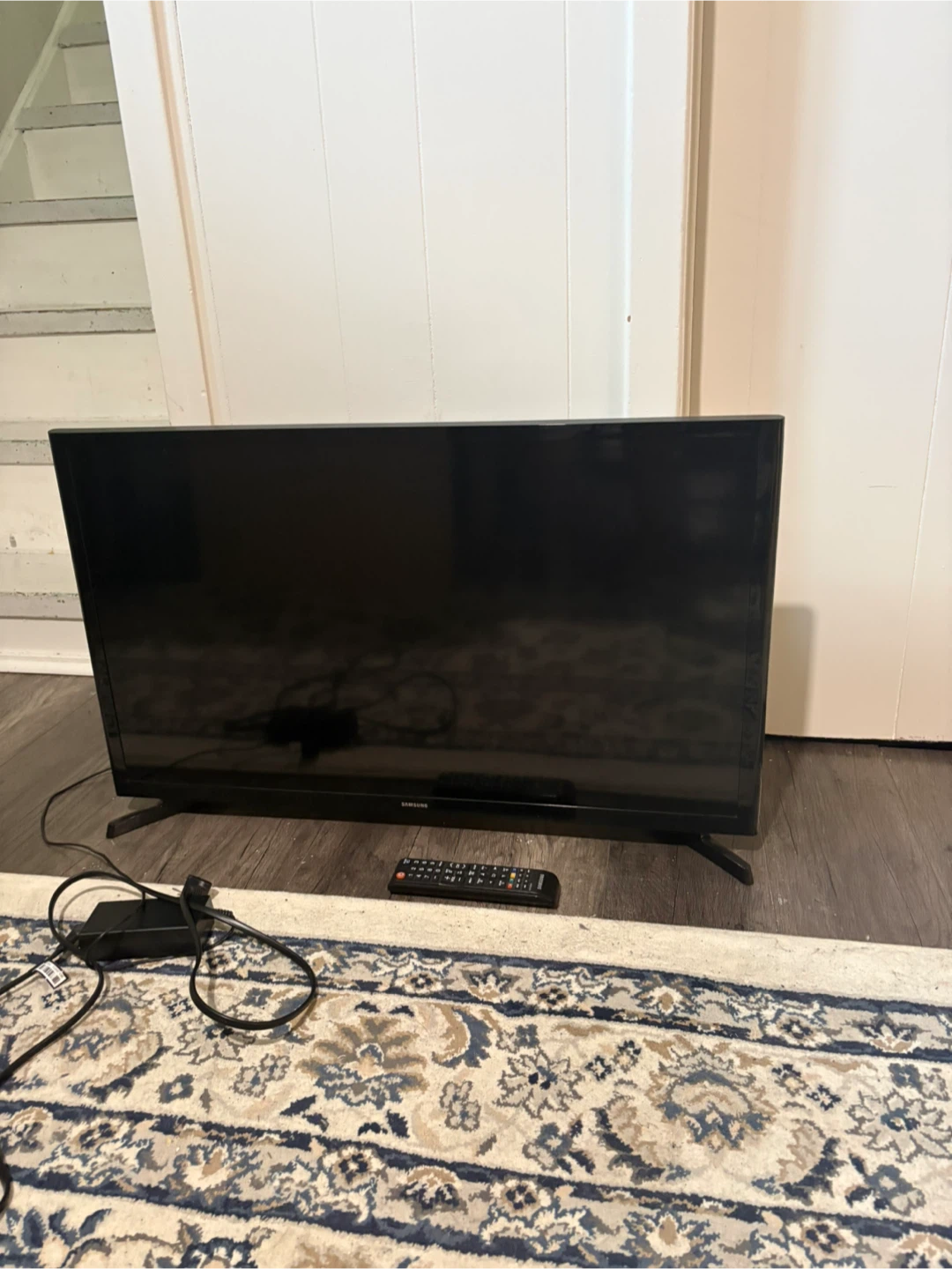 Samsung 32" HD  TV UN32J4000AF - photo 4