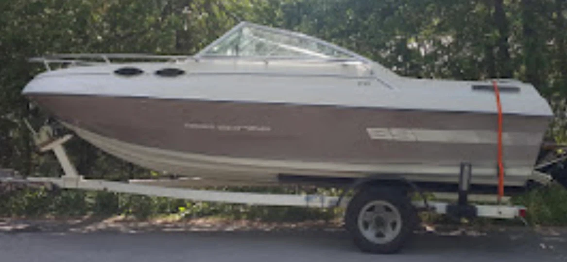 Seasprite 19 foot long boat