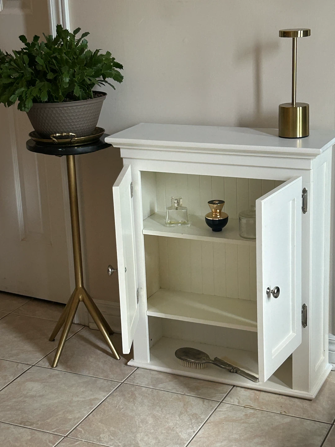 White Wooden Wall mounted Cabinet with Double Doors - photo 3